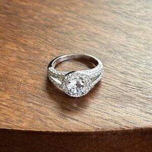 New .925 STERLING SILVER HALO Cz Ring Size 7